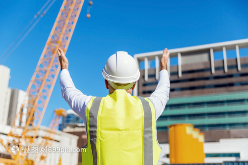 致敬城市筑夢(mèng)人 建筑工地上的工程師與建設(shè)者